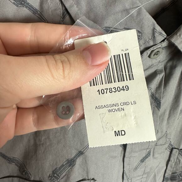 Assassin's Creed NWT Men's Medium 100% Cotton Gray Long Sleeved Button Up Shirt - Picture 6 of 9